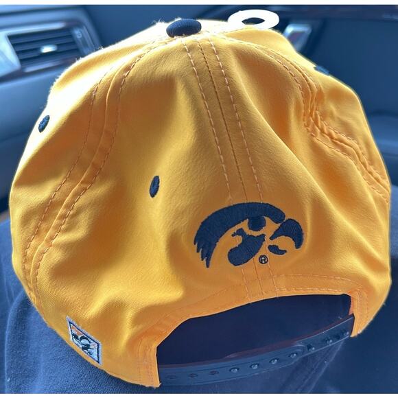 University of  Iowa Hawkeyes, Retro Circle Hat, The Game NWT snapback - Picture 3 of 6